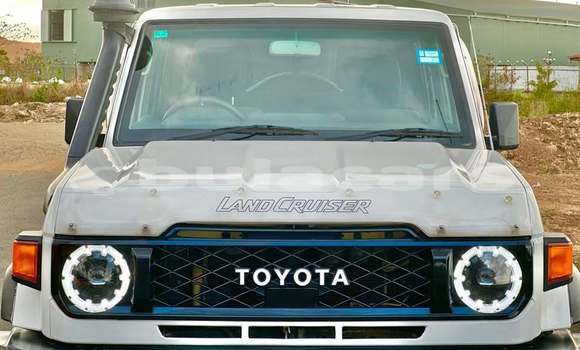 Buy Used Toyota Land Cruiser White Car in Suva in Central