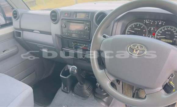 Buy Used Toyota Land Cruiser White Car in Suva in Central Buy Used Toyota Land Cruiser White Car in Suva in Central