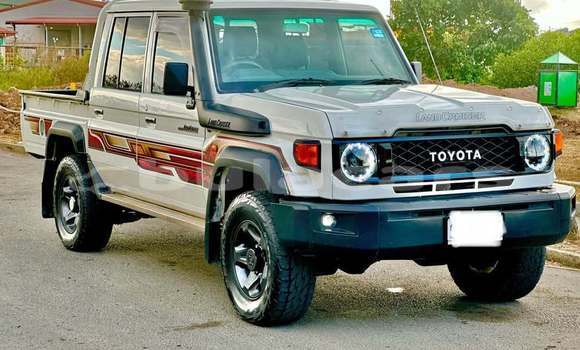 Buy Used Toyota Land Cruiser White Car in Suva in Central Buy Used Toyota Land Cruiser White Car in Suva in Central