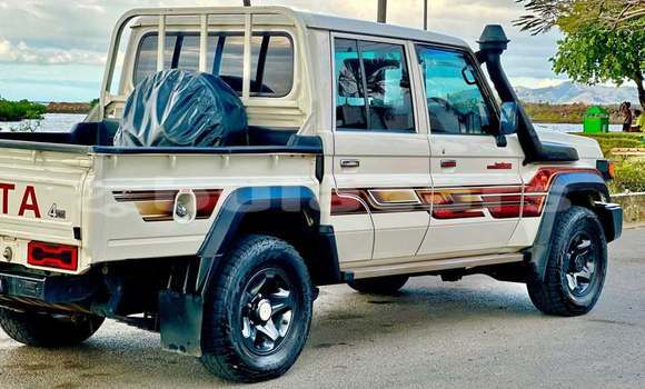 Buy Used Toyota Land Cruiser White Car in Suva in Central Buy Used Toyota Land Cruiser White Car in Suva in Central