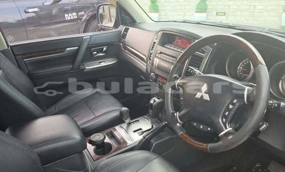 Acheter Occasion Voiture Mitsubishi Pajero Noir à Suva, Central Acheter Occasion Voiture Mitsubishi Pajero Noir à Suva, Central