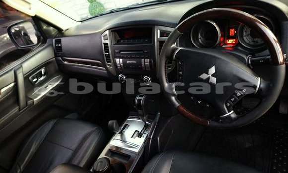 Acheter Occasion Voiture Mitsubishi Pajero Noir à Suva, Central Acheter Occasion Voiture Mitsubishi Pajero Noir à Suva, Central