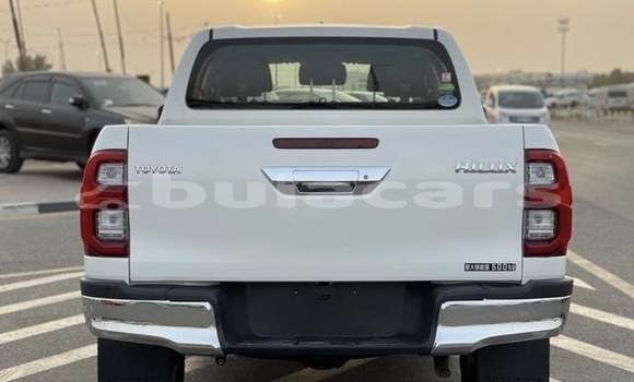 Buy Used Toyota Hilux White Car in Suva in Central Buy Used Toyota Hilux White Car in Suva in Central